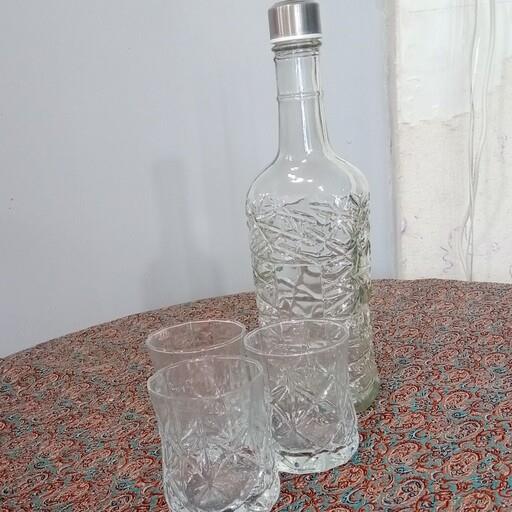 بطری آب همراه با سه عدد لیوان کریستال ایرانی بسیار باکیفیت